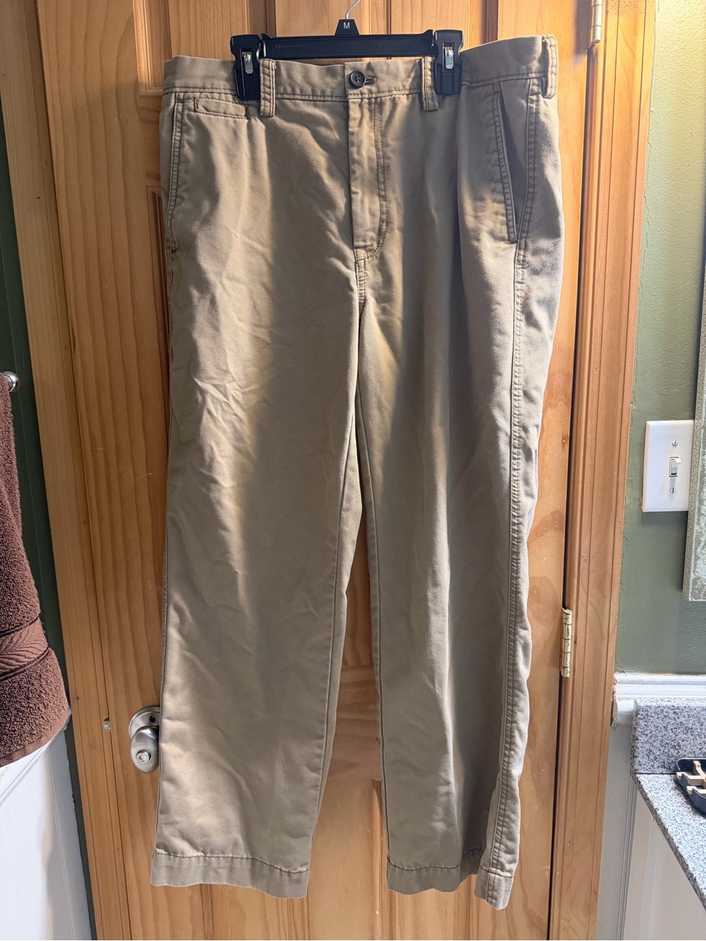 Classic Men's Chino Pants in Tan - Versatile Everyday Style